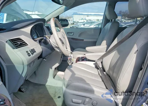 2014 Toyota Sienna Xle z USA, uszkodzony, nr VIN 5TDDK3DC8ES072456